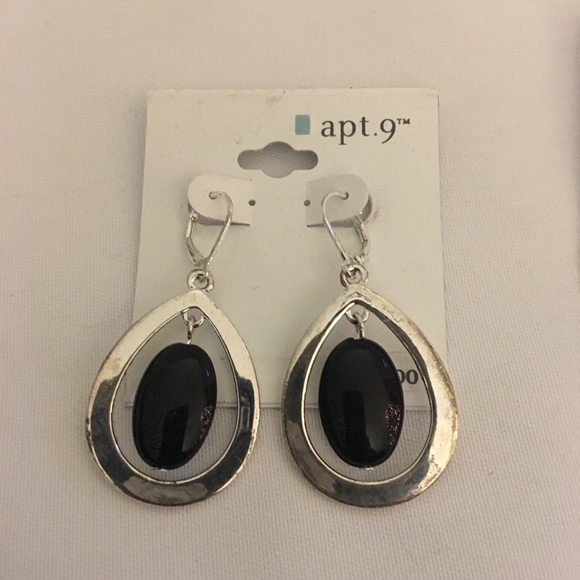 5 Beautiful pairs of dangle earrings. - Picture 3 of 6